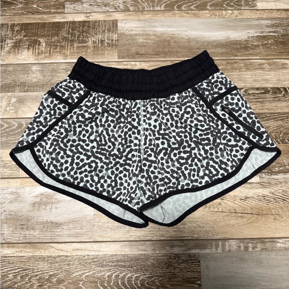 Lululemon Tracker Short *4-way Stretch Size 8 Ace Spot Tranquil Blue Black